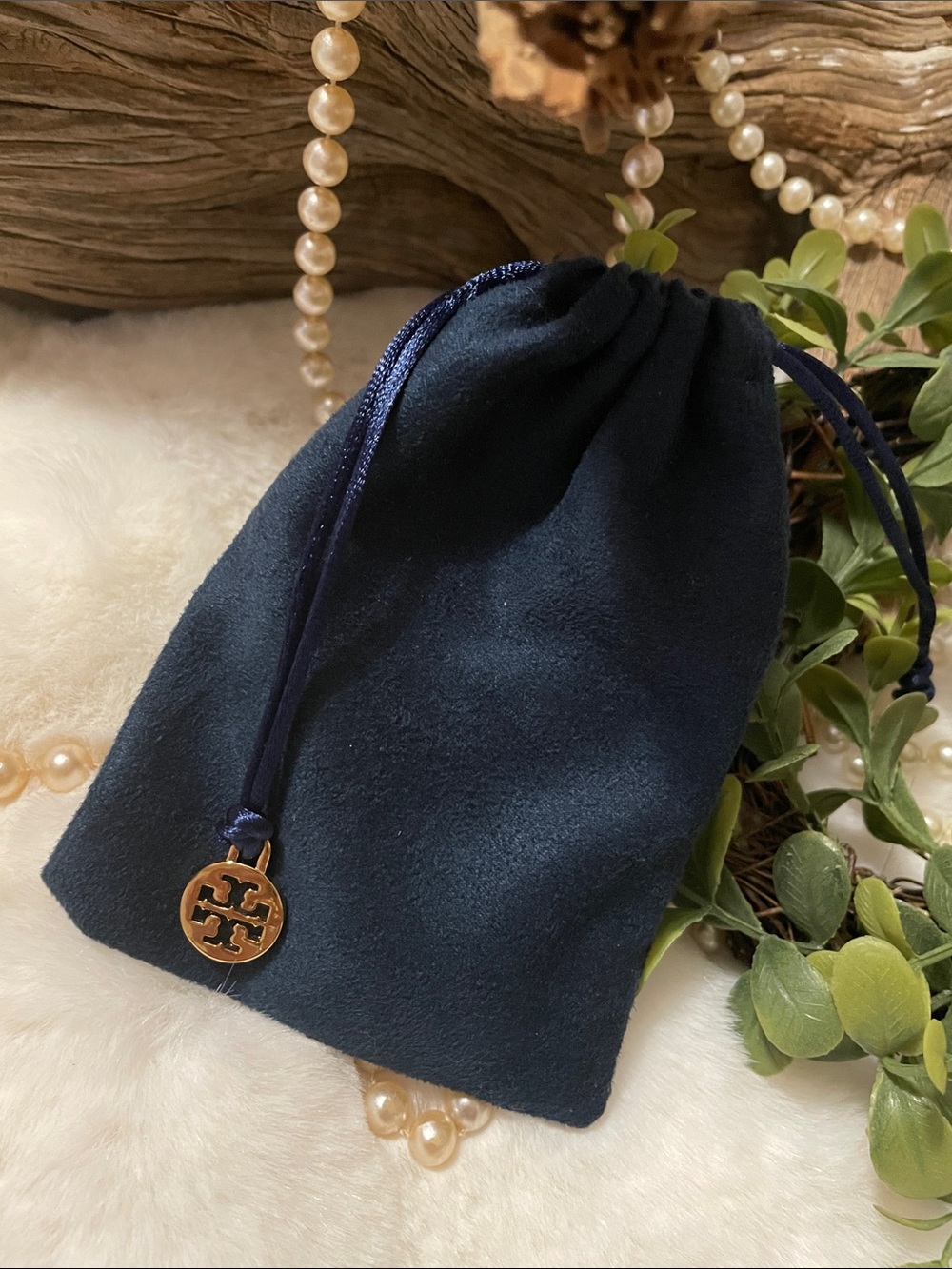 ⚜️Tory Burch Black and Gold Linked Logo Drop Earrings⚜️ - Picture 8 of 8